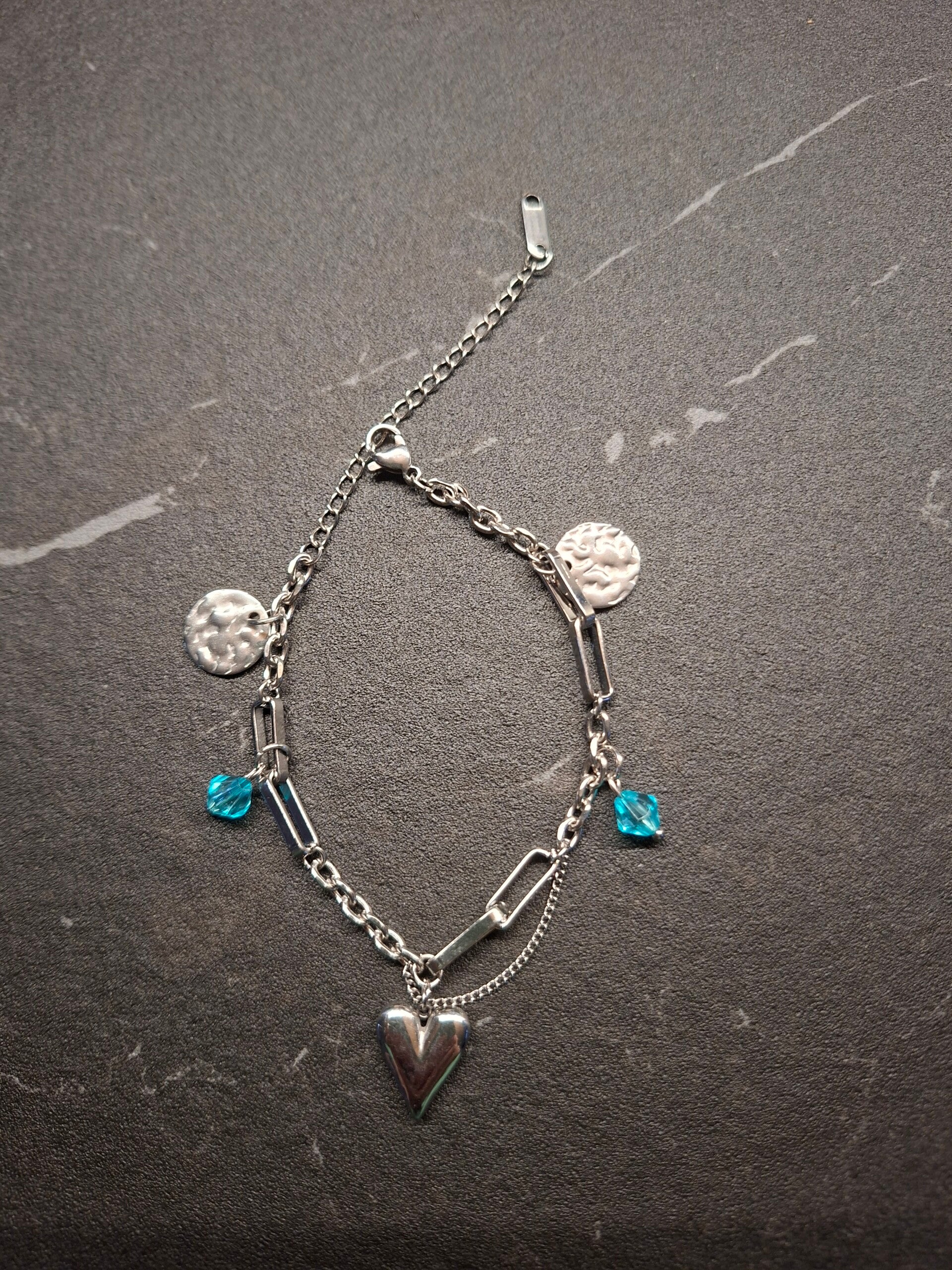 Schakelarmband met blauwe accenten
