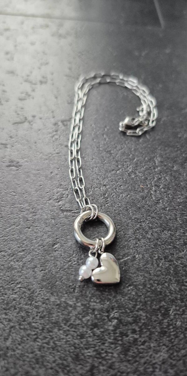 Ketting met karabijnhaak en hart met kralen