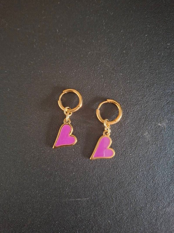 Gouden oorringen met roze hart