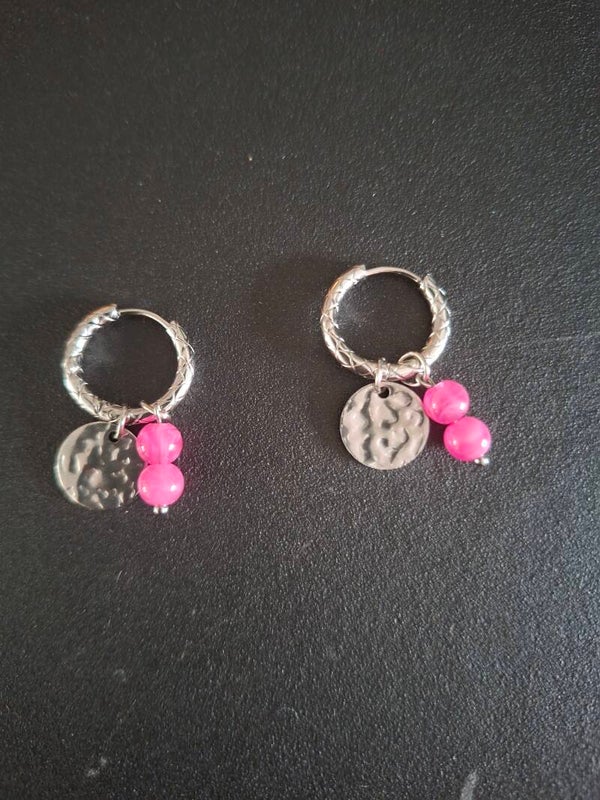 Oorbellen met roze kralen