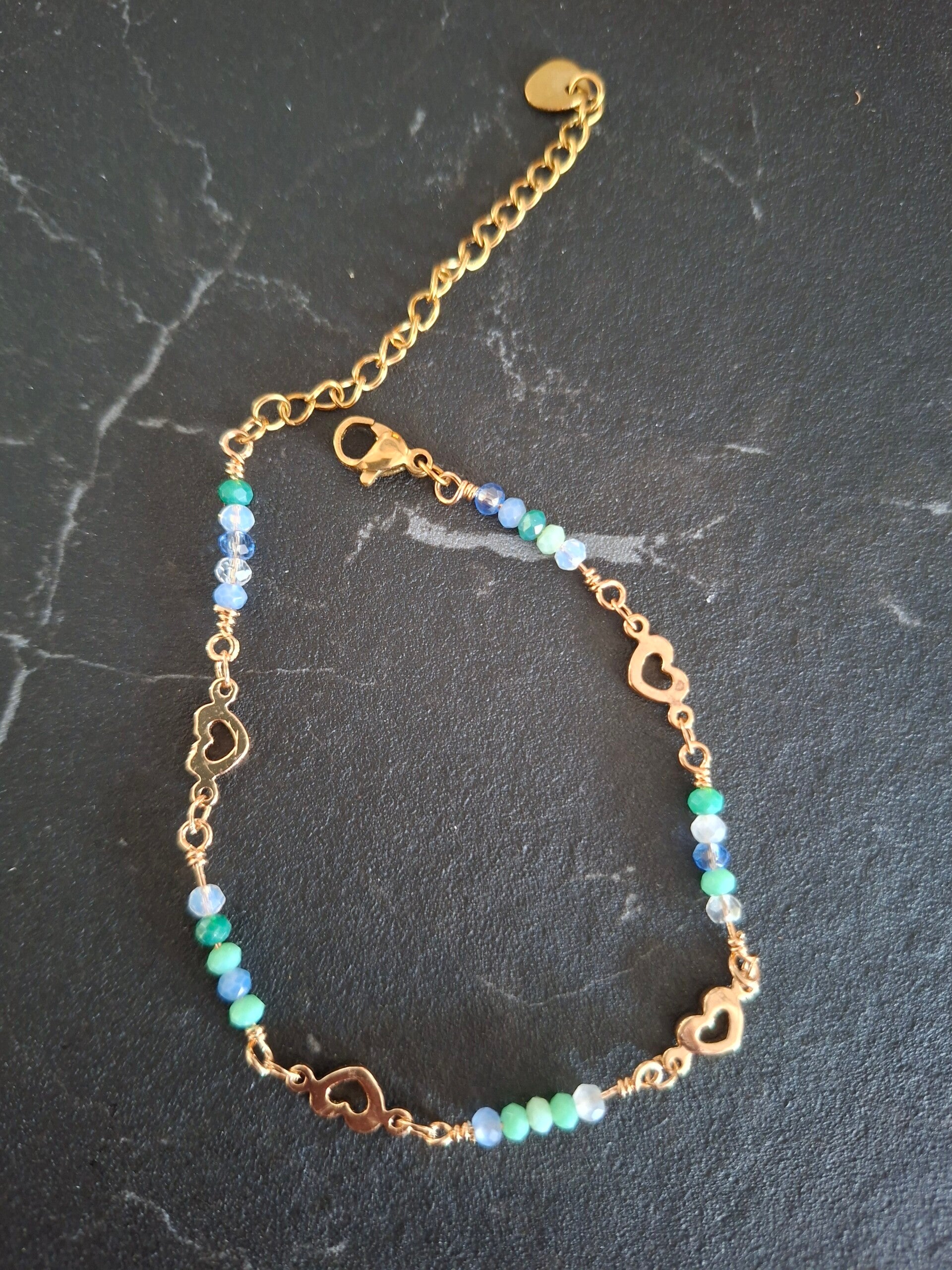 Goud en kralen armband