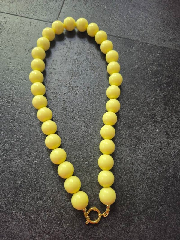 diverse kleuren acryl kralenketting met boeislot