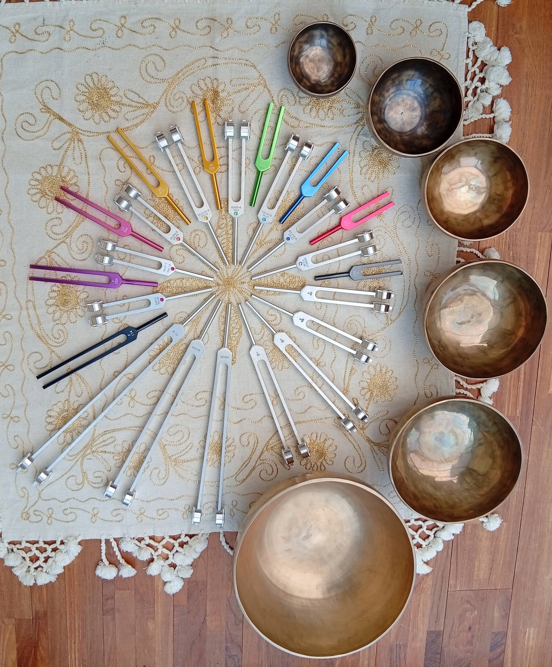 diapasons thérapeutiques, solfège sacré, bols chantants et tibétains