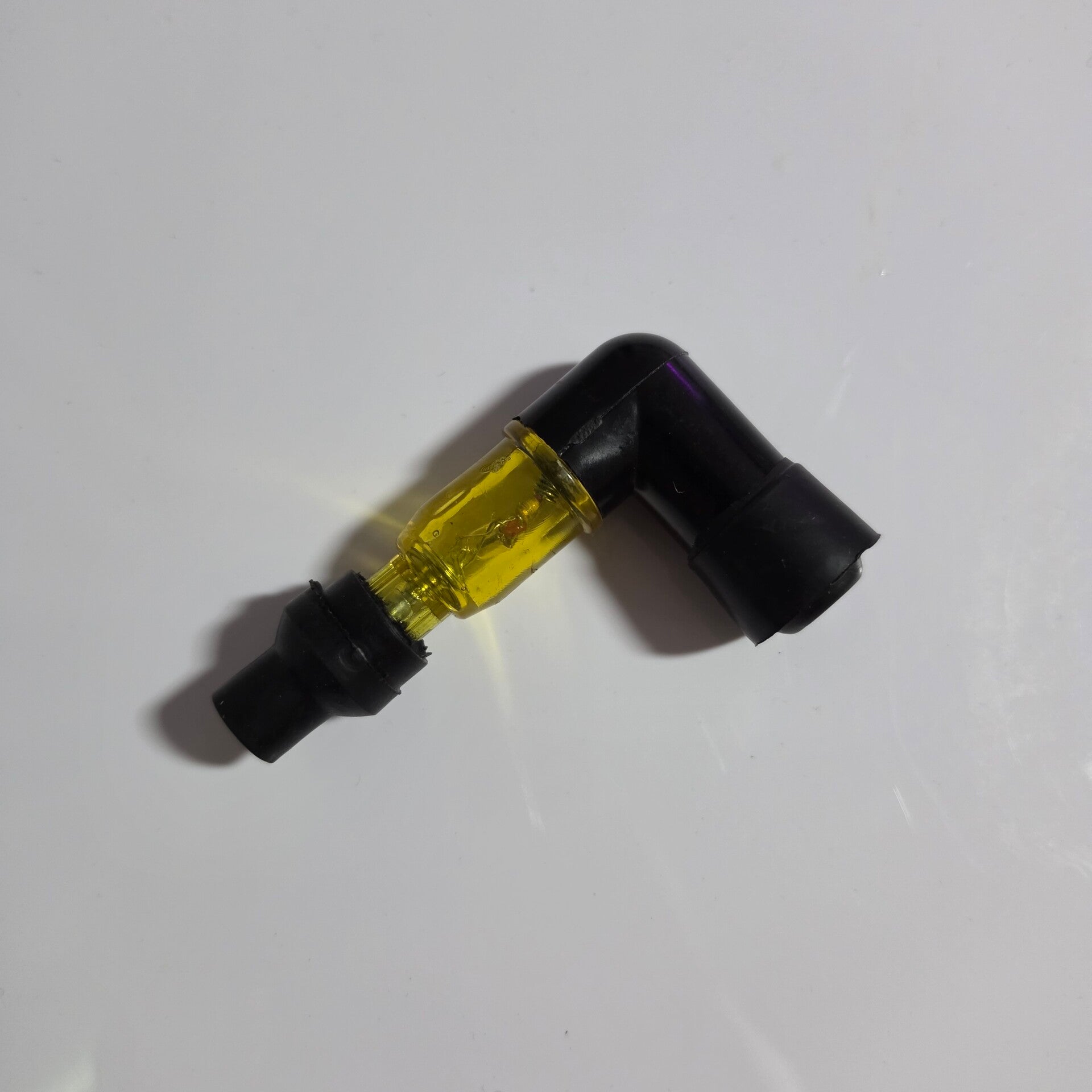 Zündkerzenstecker leuchtend Gelb