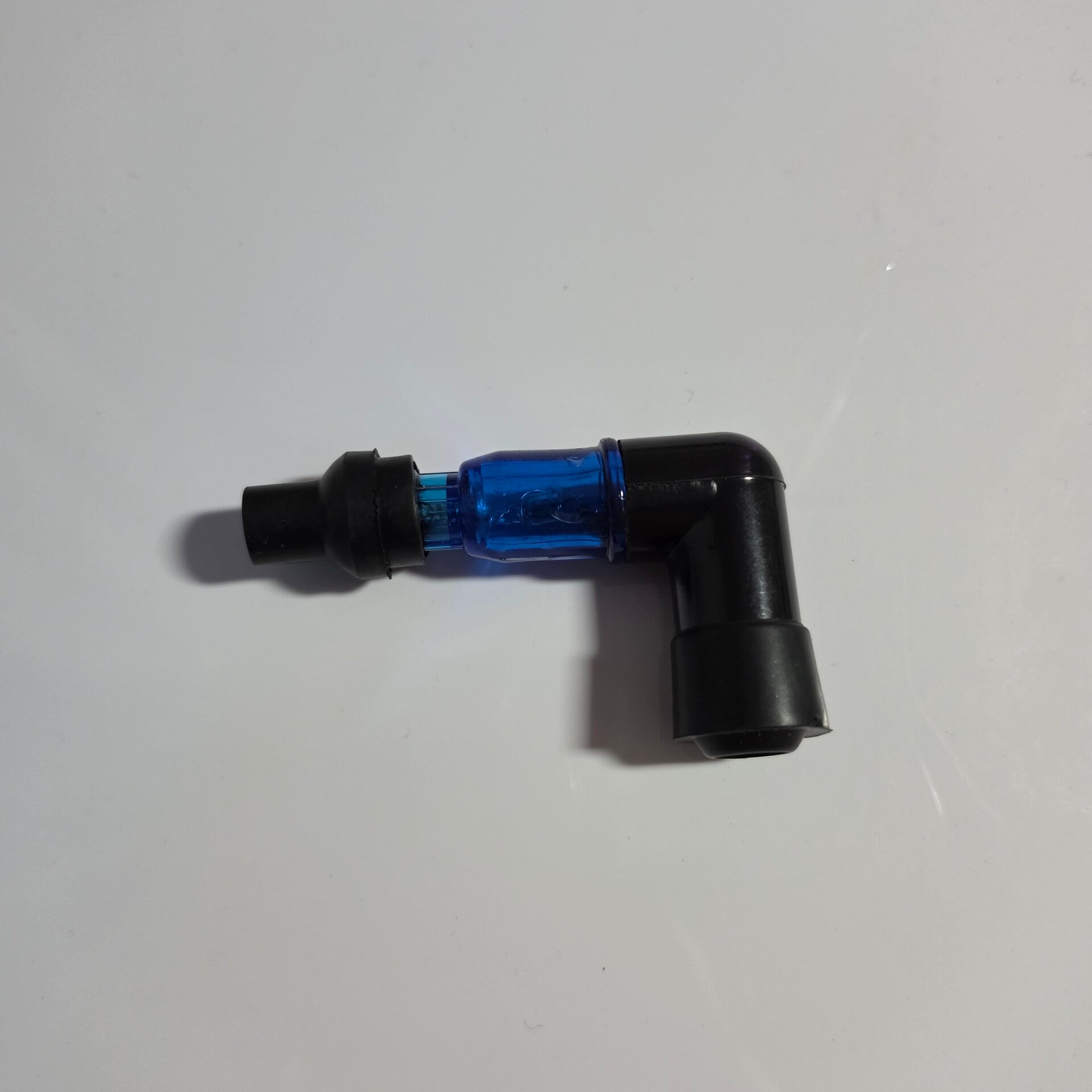 Zündkerzenstecker leuchtend Blau