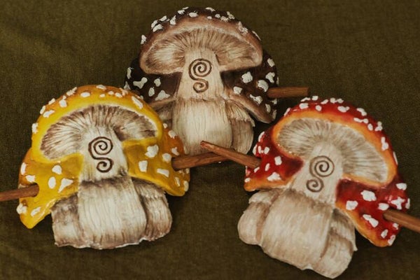 Amanita Hairpin