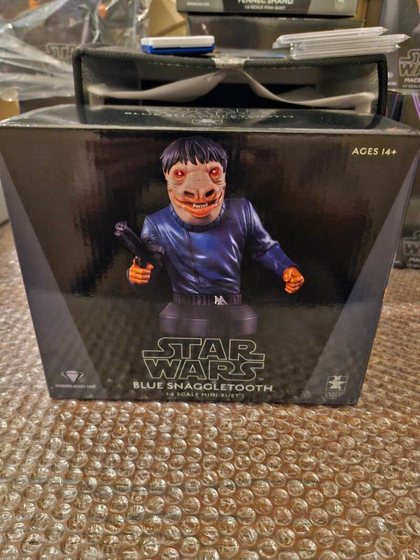 Star wars blue snaggletooth limited edition van 2000