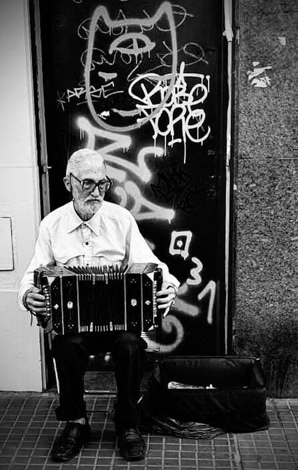 Der traurige Musikant / El músico triste