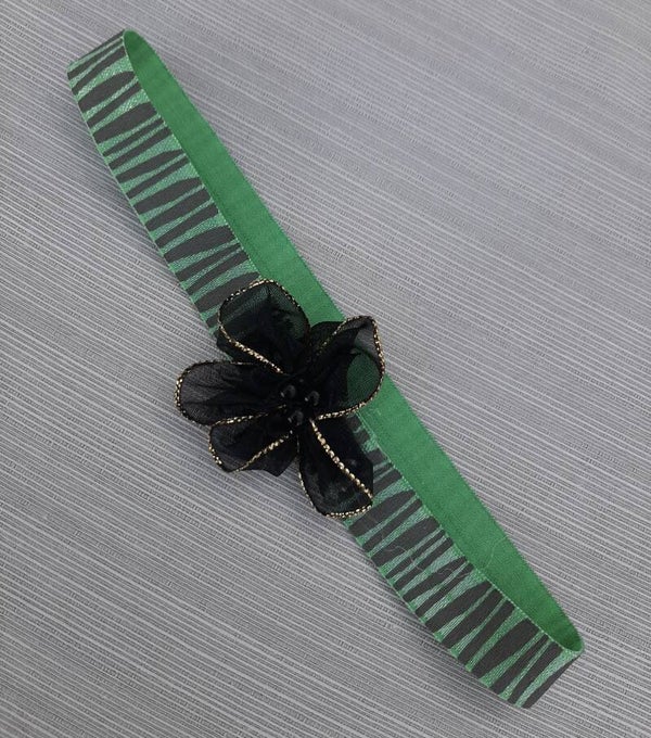 haarbandje groen gestreept zwarte bloem