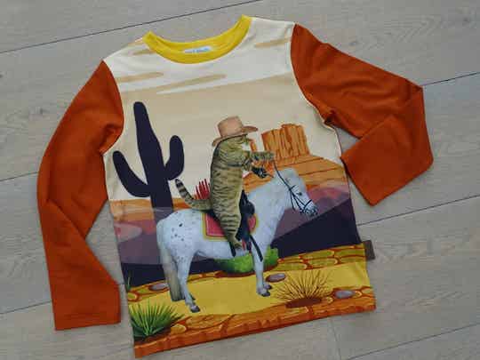 longsleeve poes op paard