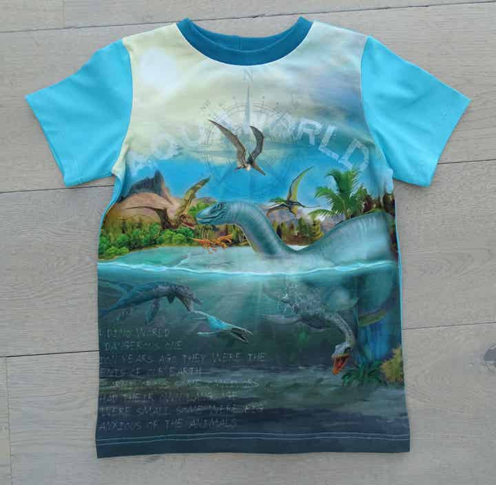 T-shirt dino's zwemmend