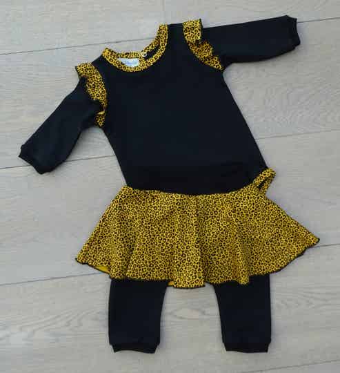 baby setje: zwart/ leopard oker:  romper frullemouw + leggingrokje