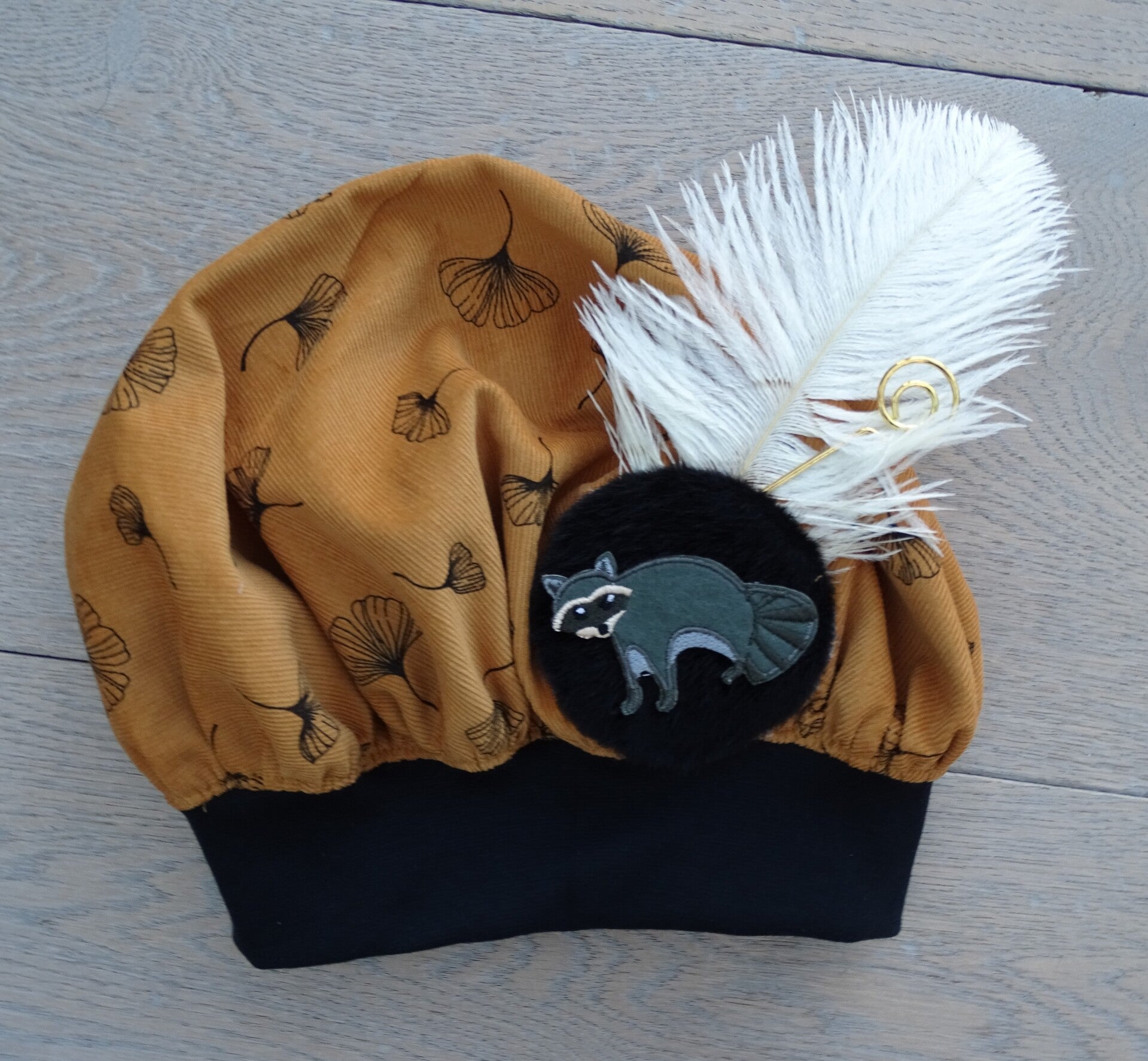 luxe pietenmuts oker ribfluweel stock