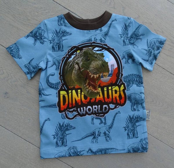 T-shirt dinosaurs world
