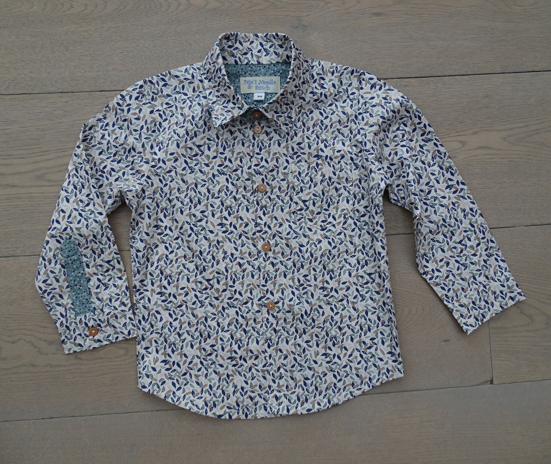 Hemd ecru, veelkleurig blaadjes