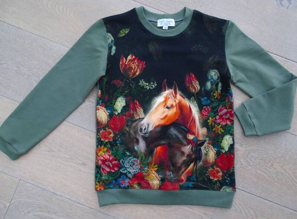 sweater Flowers & Horses kakigroen