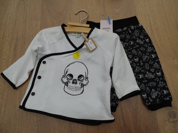 baby setje: skull borduur wit/ zwart