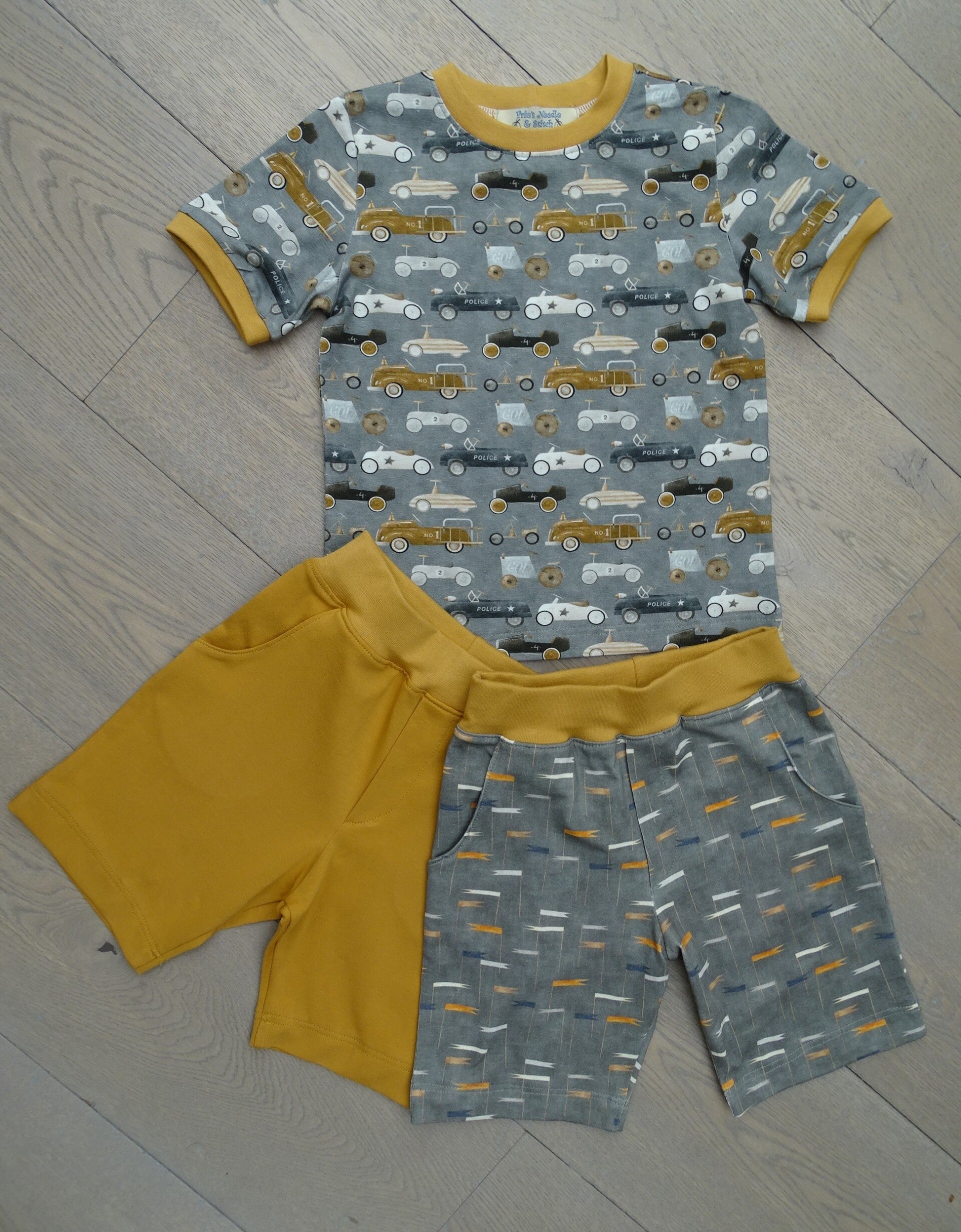 Set zomershort + T-shirt Vintage cars