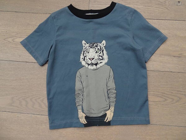 T-shirt/Longsleeve tijgerlijf grijs stock