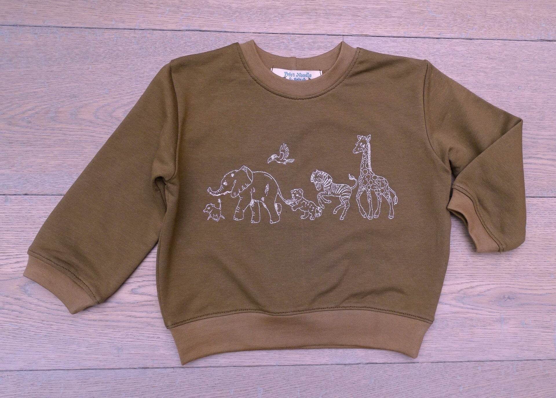 sweater uni chocoladebruin borduur jungle