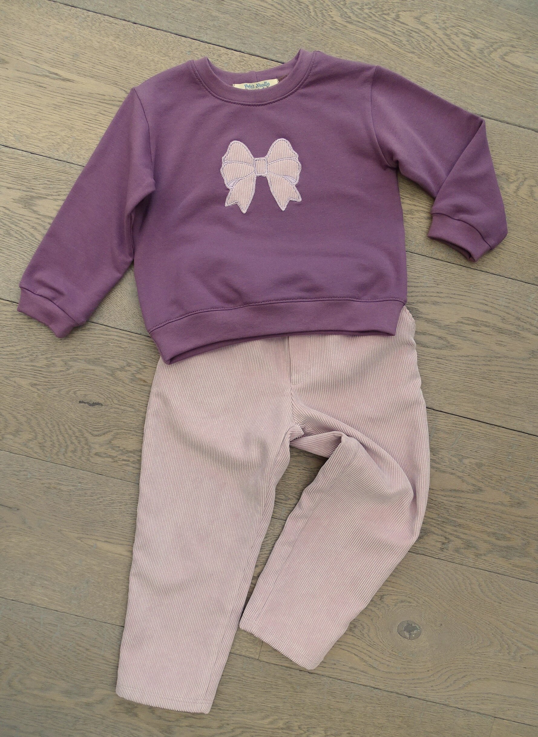 set: corduroy roze broek + sweater paars strik