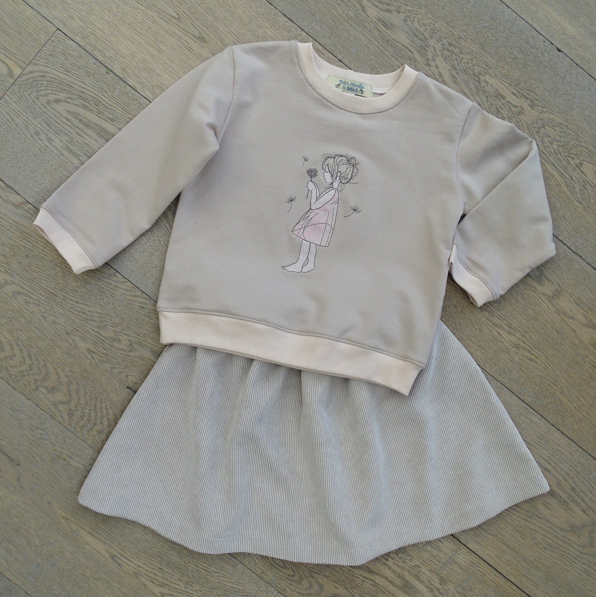 set: beige rok corduroy + sweater borduur meisje blaasbloem