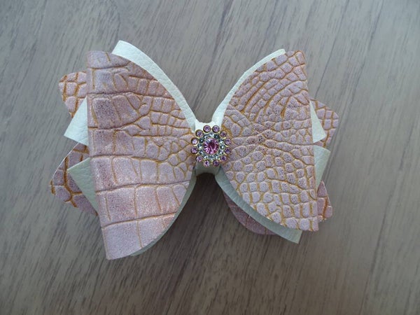 Haarspeld strik zalmroze croco/ecru