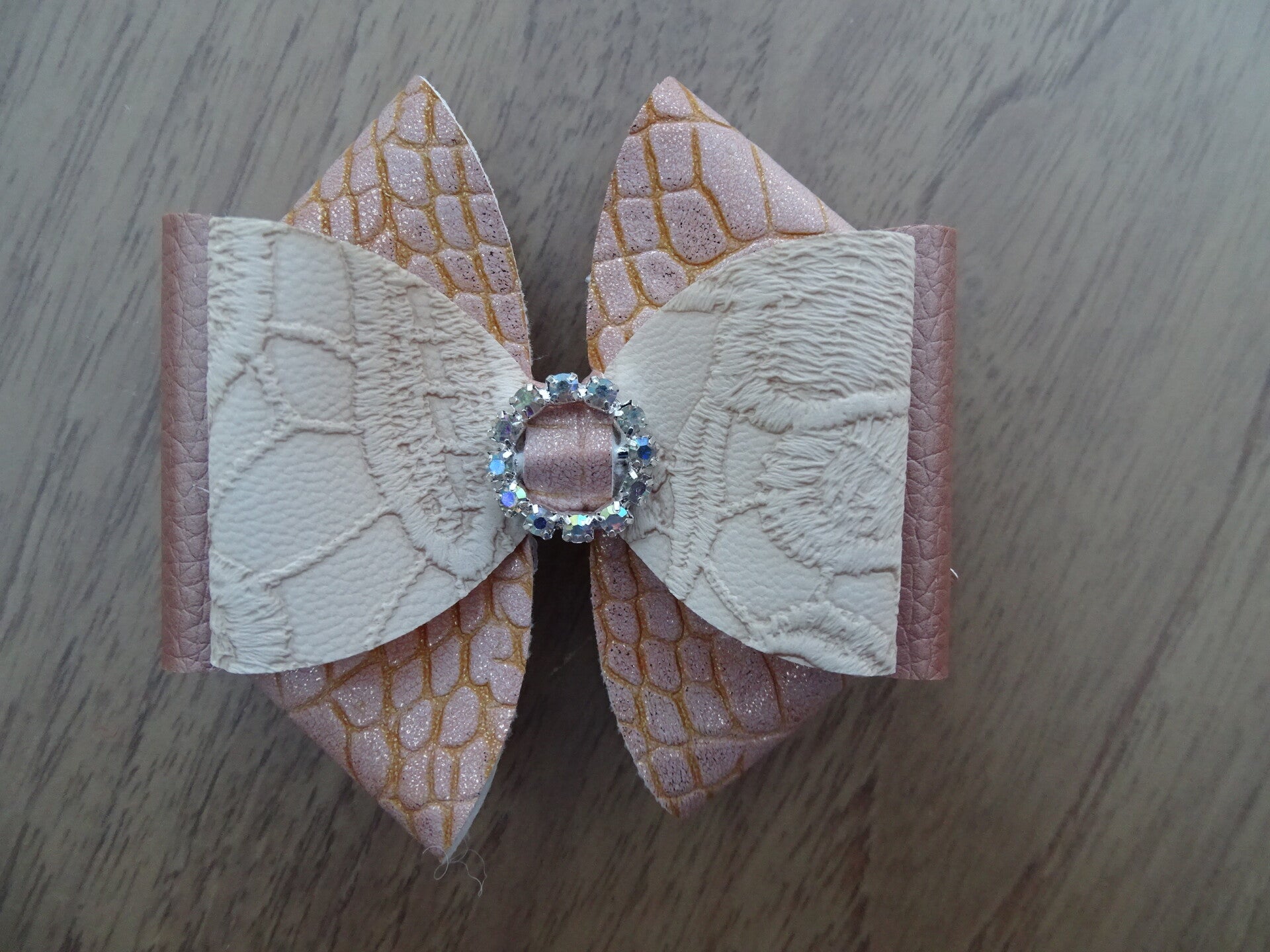 Haarspeld strik zalmroze croco, kant