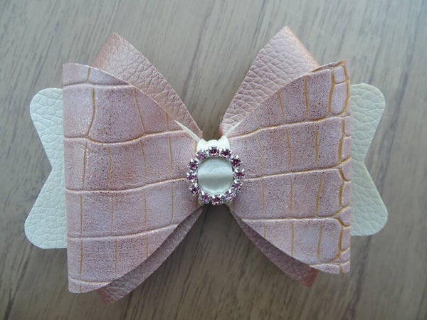 Haarspeld strik zalmroze croco/ecru