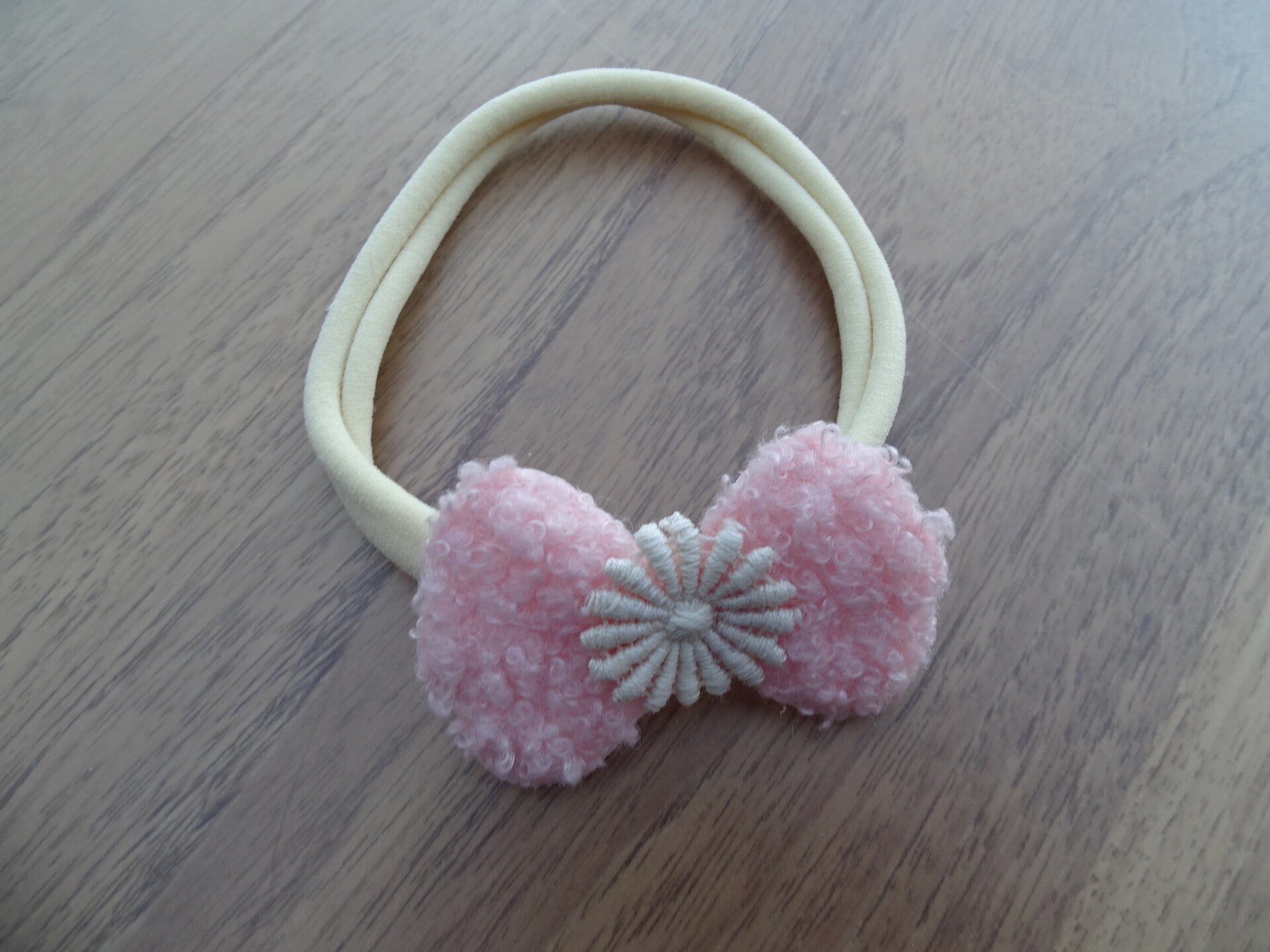 haarband strikje teddy roze ,ecru bloempje