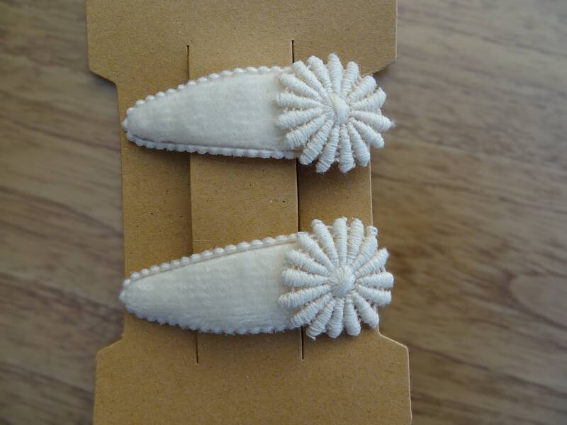 Clic-clac speldjes ecru fluweel bloem kant