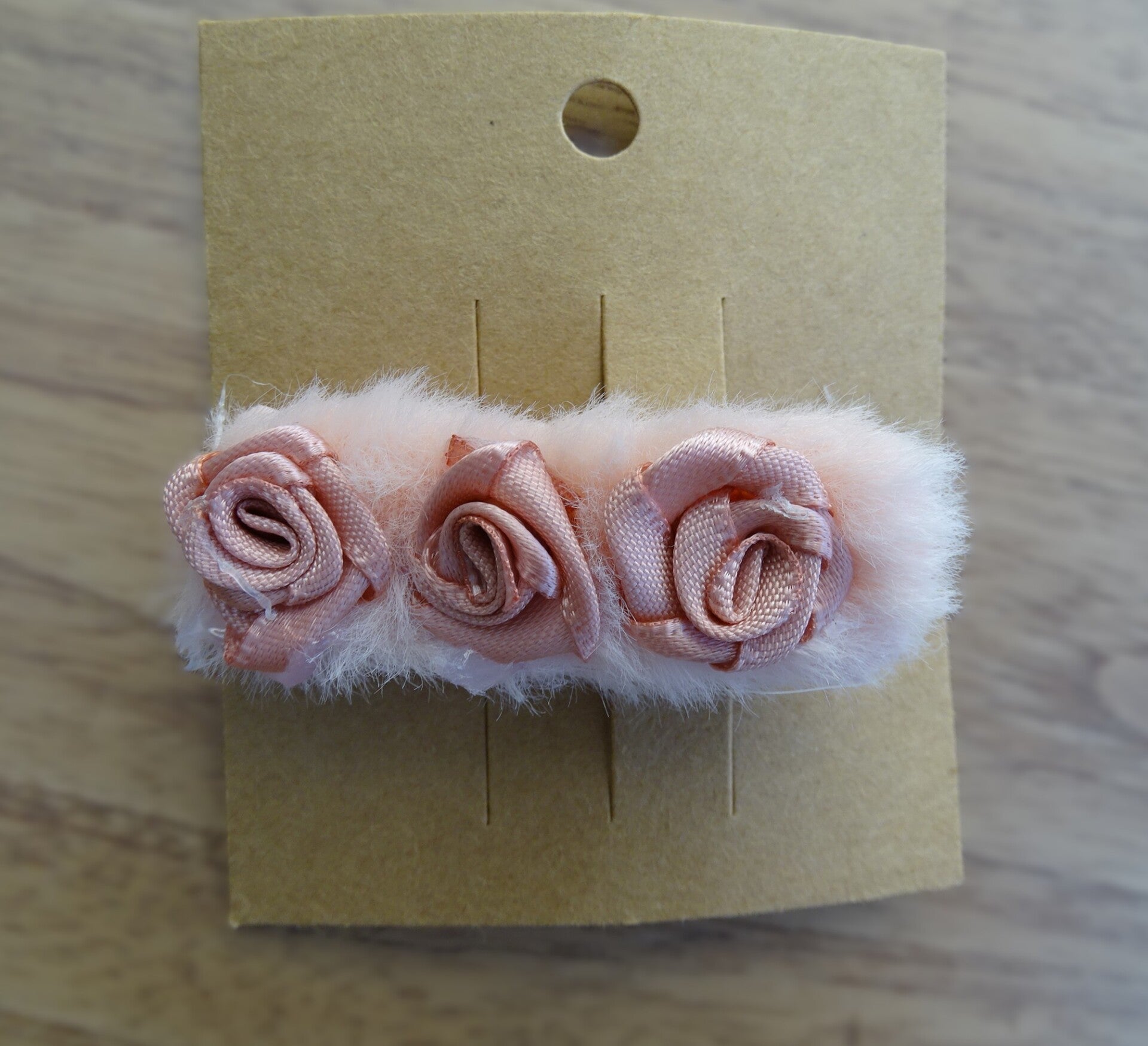 Haarspeld fluffy roze 3 roosjes