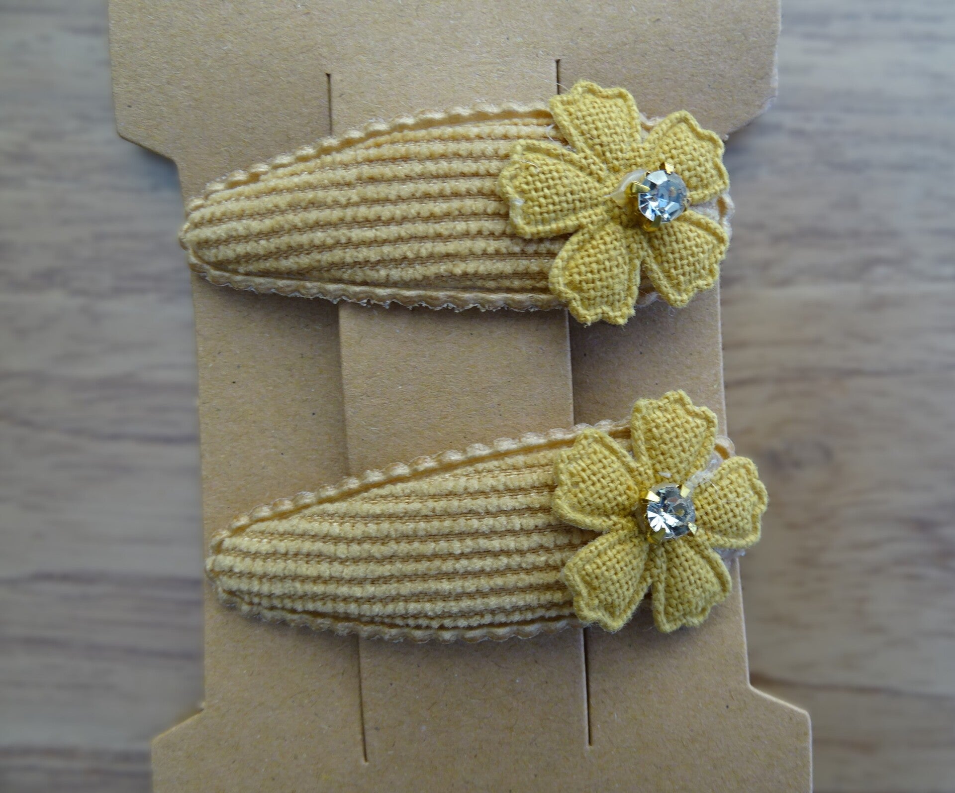 Clic-clac speldjes bruin ribfluweel bloem steentje