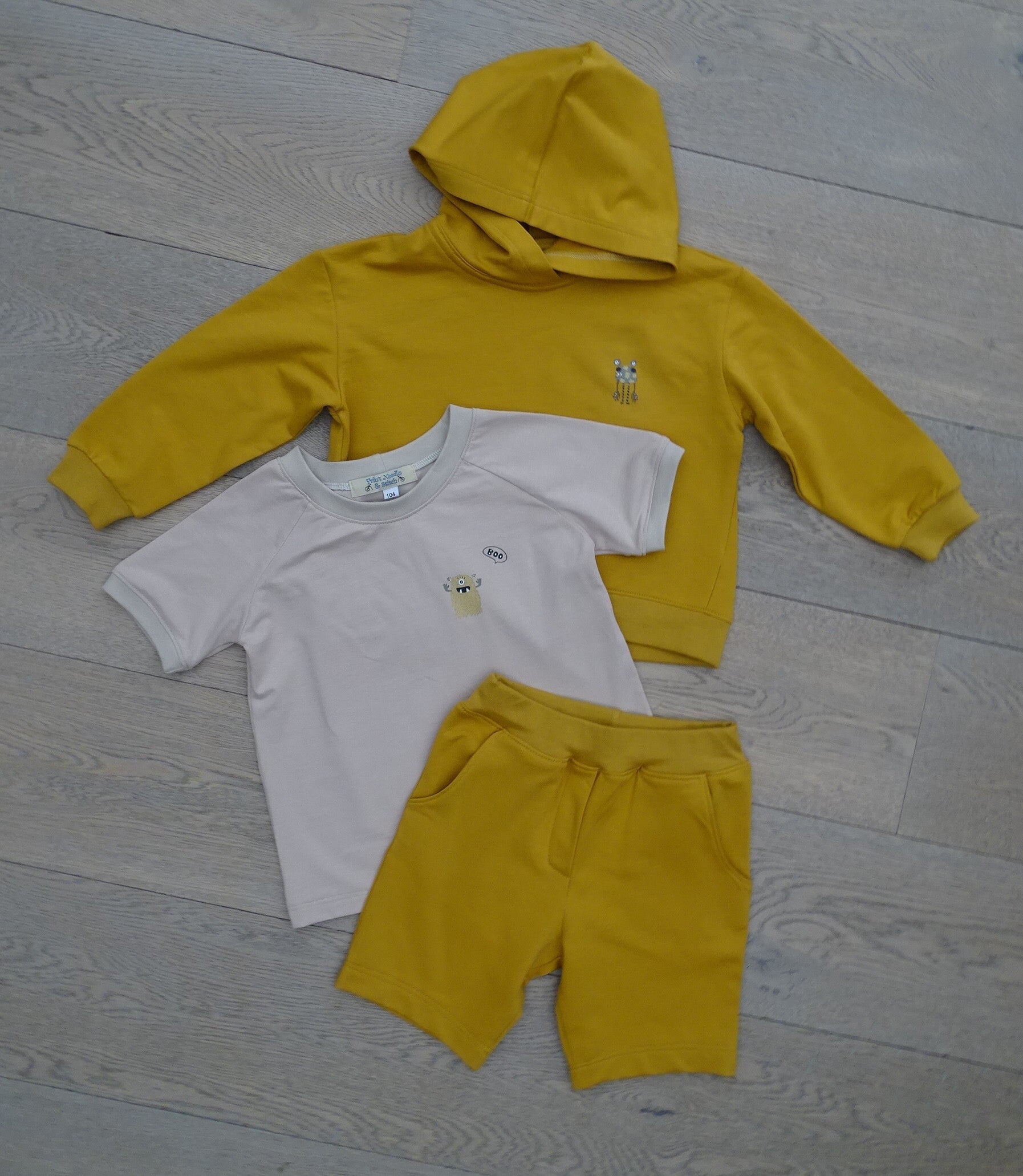 Set short + T-shirt + hoody Boo monstertje beige/oker