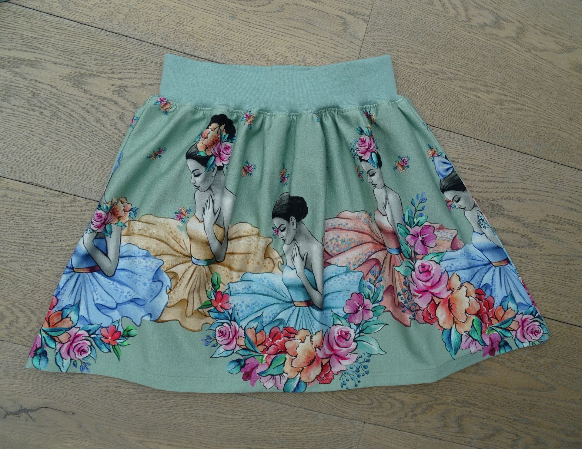 fronsrok grote print bloemenmeisjes