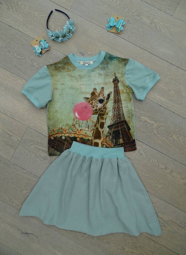 set: T-shirt Parijs + rok saliegroen