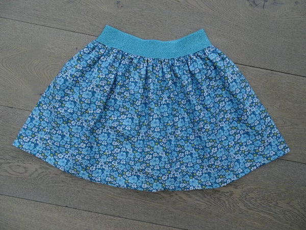 fronsrok kleine bloempjes blauw