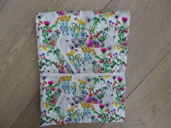 DIY Stoffenpakket wit witte paarden bloemetjes