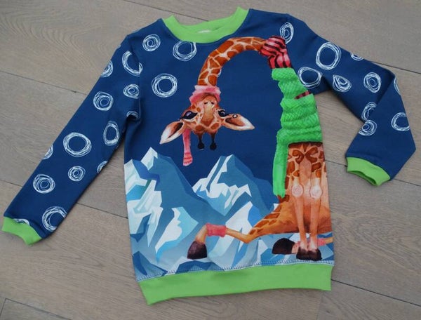 sweater giraffe ondersteboven
