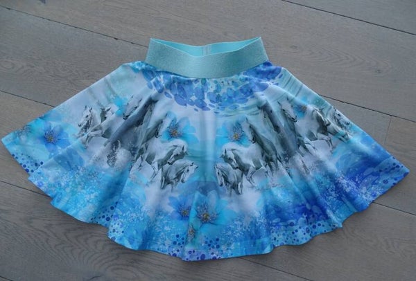 zwierrok grote cirkelprint paarden