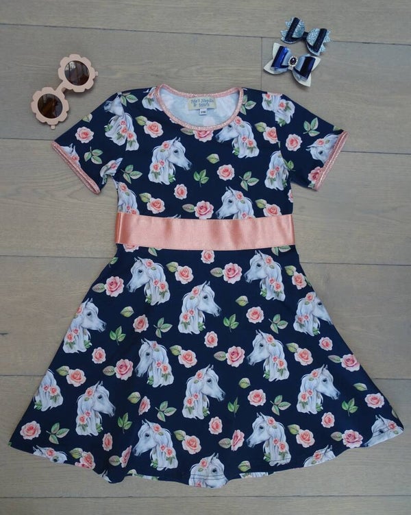 Jurk donkerblauw wit rozenpaard  tailleband , korte mouw