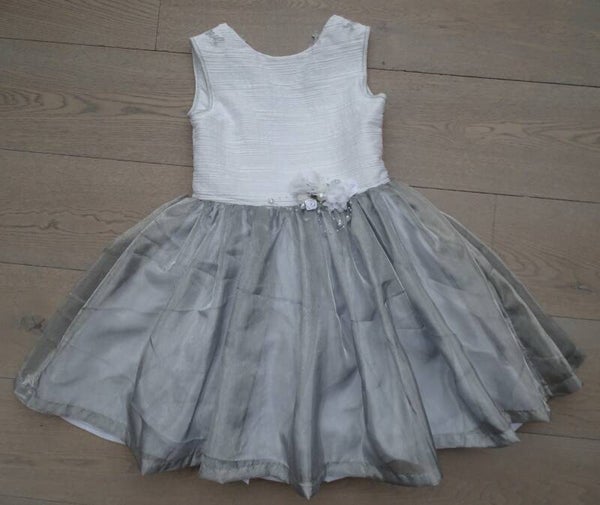 Feestelijke jurk wit/grijs, wit grijze organza m134