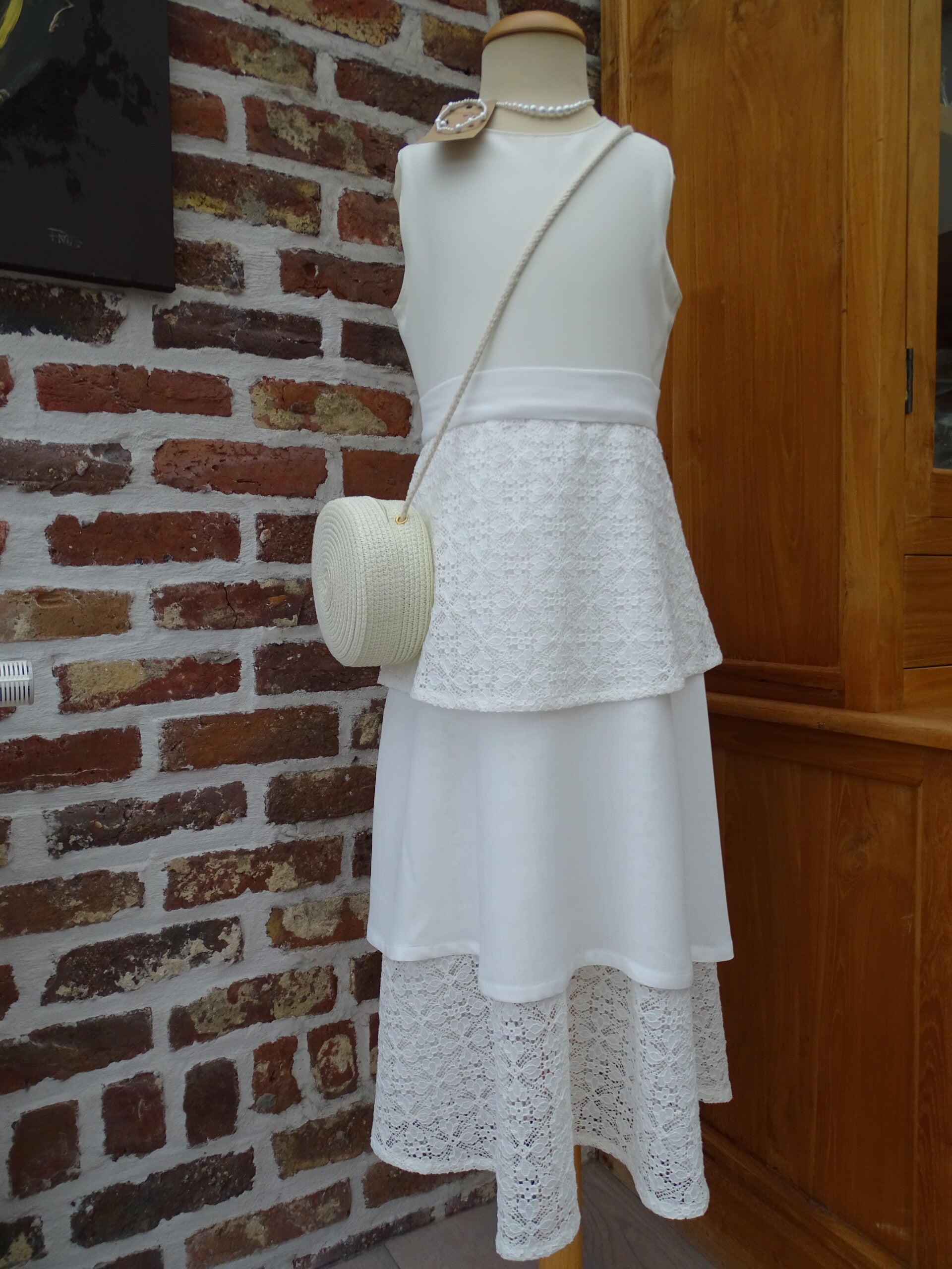 Feestelijke lange jurk stroken, off white, fijne kant m134