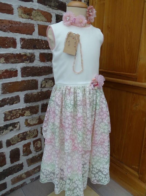 Feestelijke jurk stroken, ecru, tule met bloempjes m128