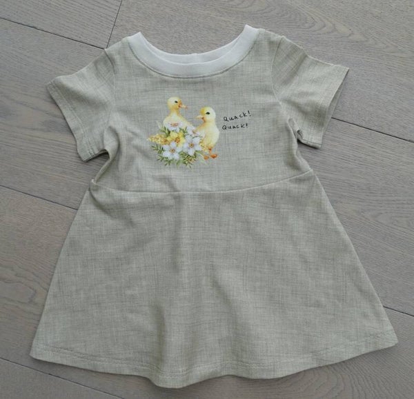 Jurk baby beige eendjes, korte of lange mouw