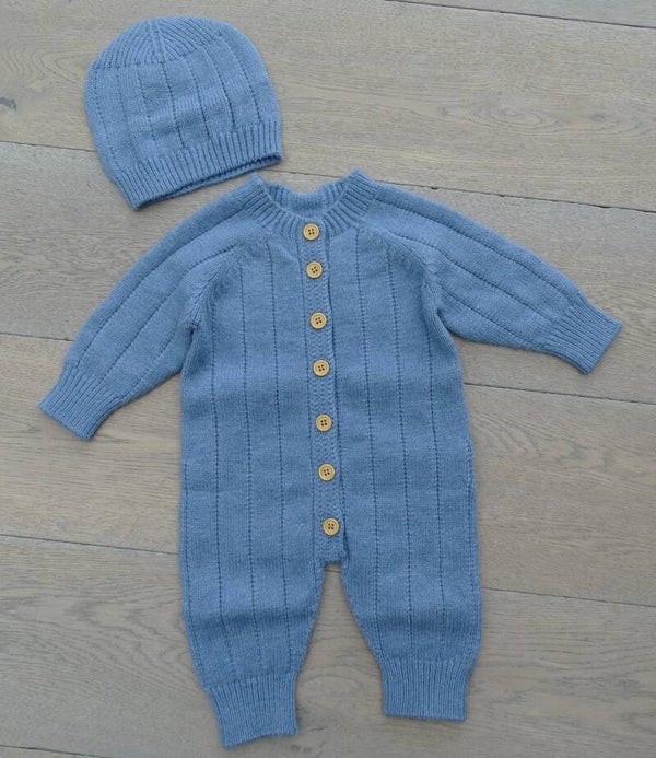 Gebreid boxpakje met bijpassende muts blauw