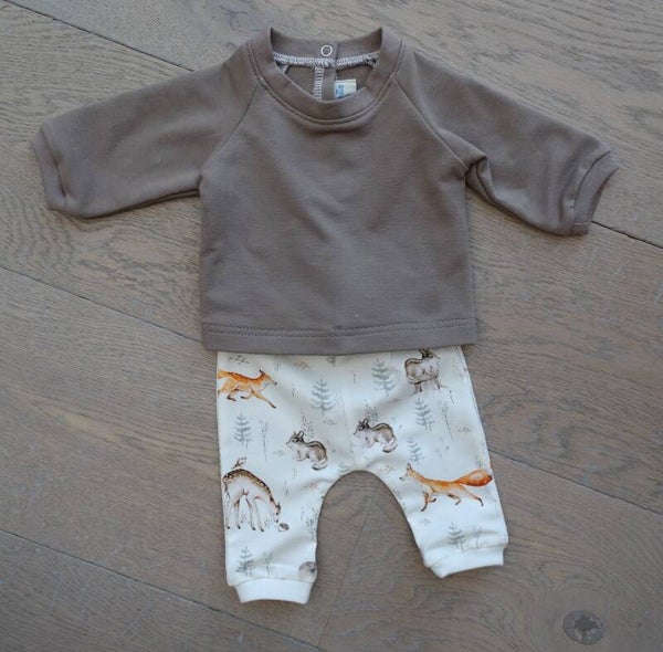 baby setje: taupe shirt/bosdiertjes