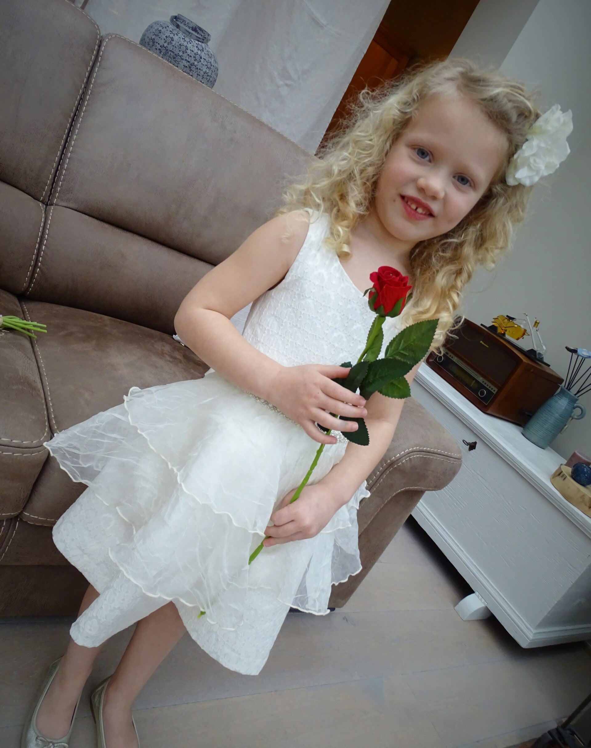 Feestelijke jurk m116 ecru met dubbele volant