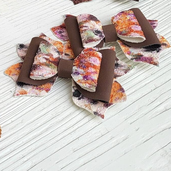 Strik bruin glitter bloem