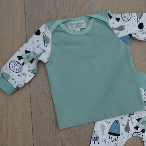 baby shirt zachtgroen, planeten
